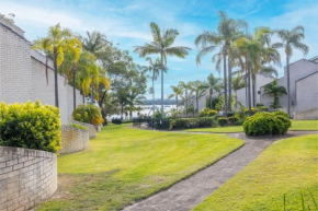 The Moorings 18 4 Cromarty Rd Waterfront, Pool, Wifi & AirCon